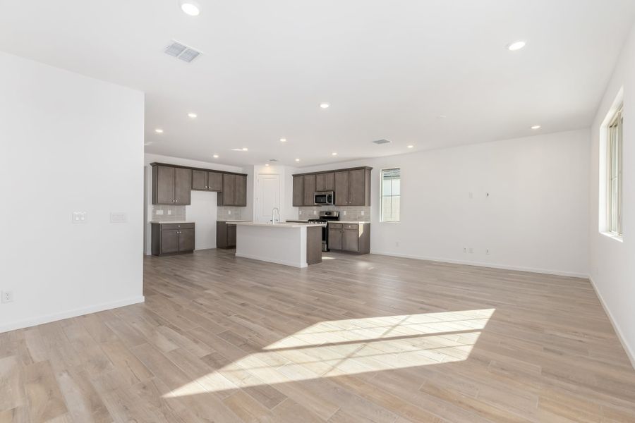 Spacious, unfurnished interior of a new home in Teravalis, Buckeye (Image 8).