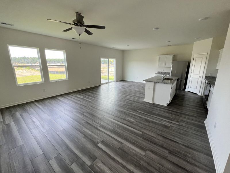 Spacious, unfurnished interior of a new home in Crossing at Givhans, Ridgeville (Image 5).