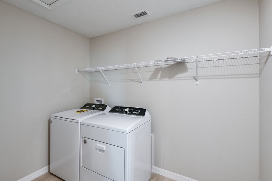 Close-up of interior finishes inside a home in Pasadena Ridge, Dade City (Image 7).