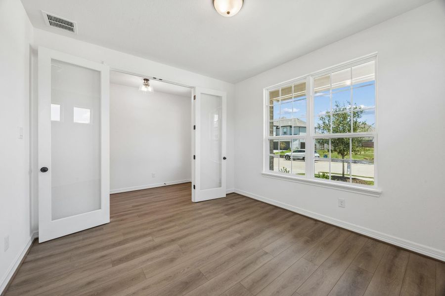 Spacious, unfurnished interior of a new home in Brookewater, Rosenberg (Image 18).