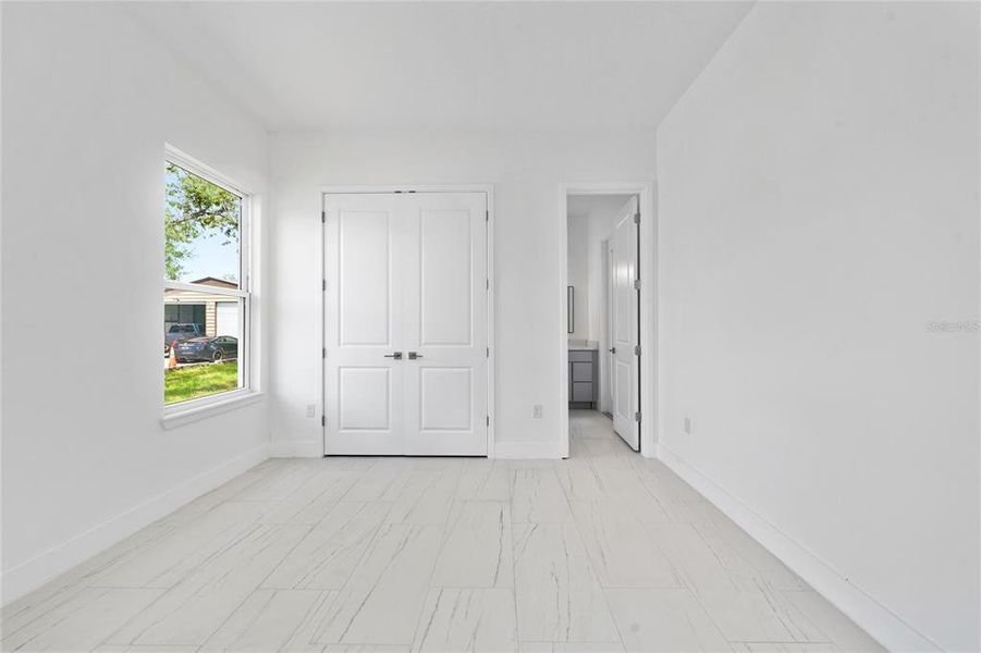 Spacious, unfurnished interior of a new home in , Orlando (Image 14).