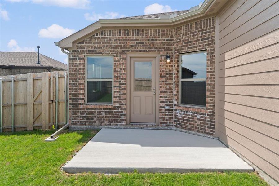 Exterior details and patio area of a home in Fox Landing, Caddo Mills (Image 25).