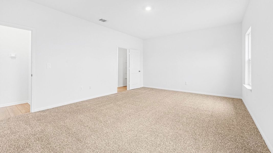 Spacious, unfurnished interior of a new home in Bar W Ranch, Leander (Image 26).