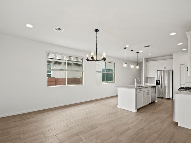 Spacious, unfurnished interior of a new home in Hanson Ridge, Vail (Image 9).