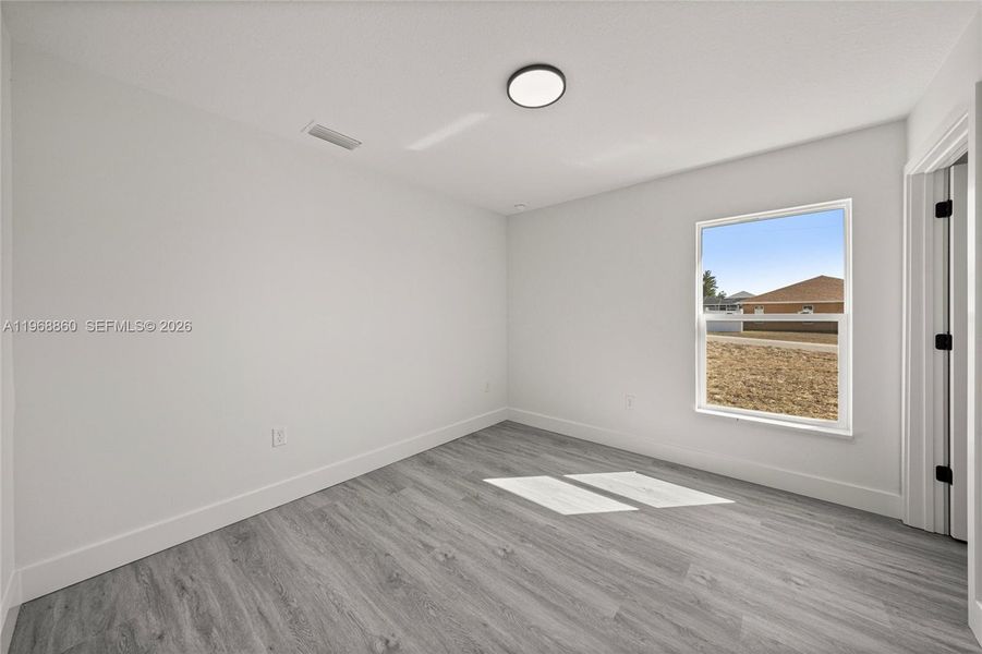Spacious, unfurnished interior of a new home in , Ocala (Image 13).