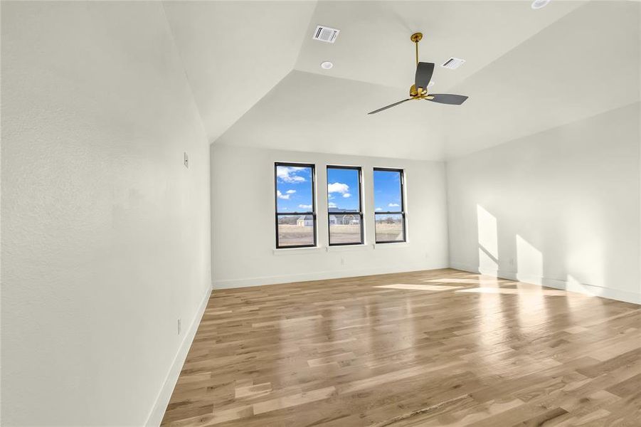 Spacious, unfurnished interior of a new home in , Aledo (Image 30).