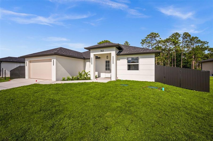 Exterior details and patio area of a home in , Lehigh Acres (Image 4).