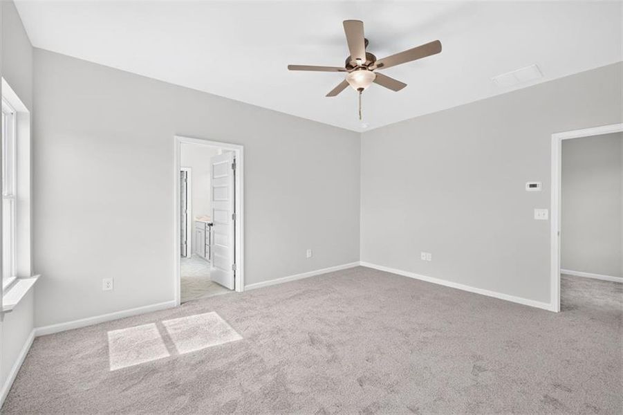 Spacious, unfurnished interior of a new home in Oakmont, Dallas (Image 21).