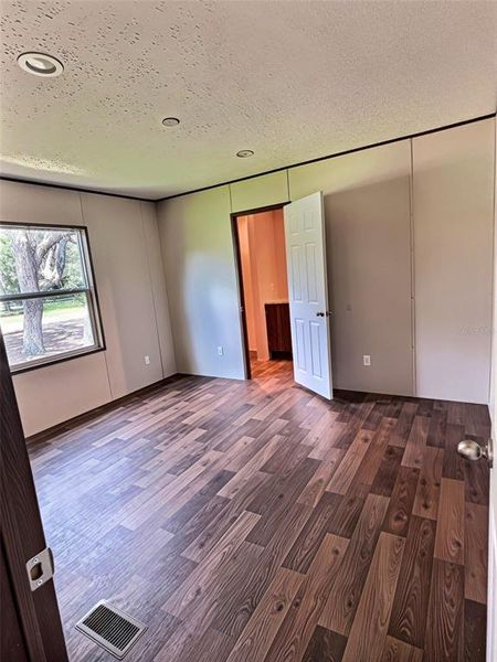 Spacious, unfurnished interior of a new home in , Hudson (Image 6).