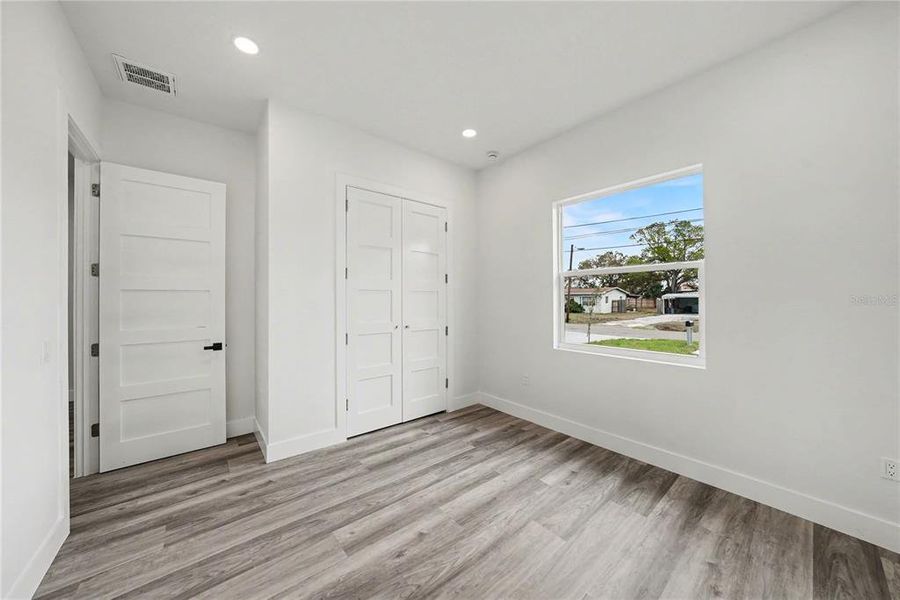 Spacious, unfurnished interior of a new home in , St. Petersburg (Image 33).