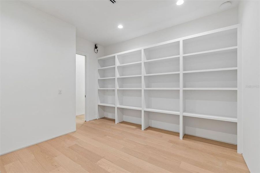 Spacious, unfurnished interior of a new home in , Tampa (Image 58).