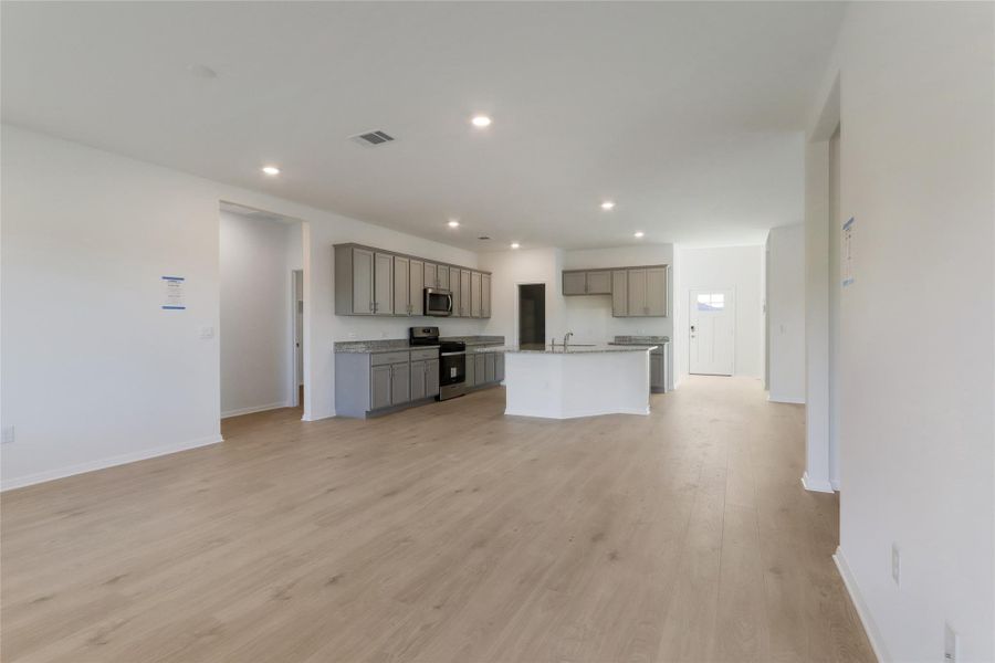 Spacious, unfurnished interior of a new home in Bar W Ranch, Leander (Image 19). Spacious, unfurnished interior of a new home in Bar W Ranch, Leander (Image 19).