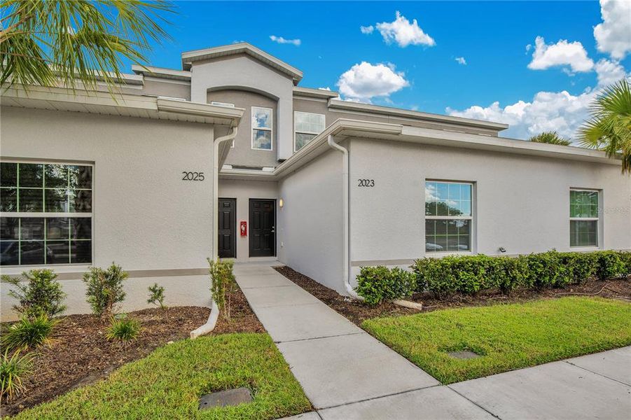 Exterior details and patio area of a home in , Kissimmee (Image 1).