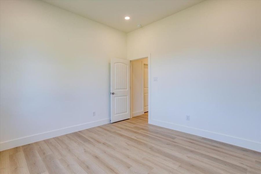 Spacious, unfurnished interior of a new home in , Dallas (Image 24).