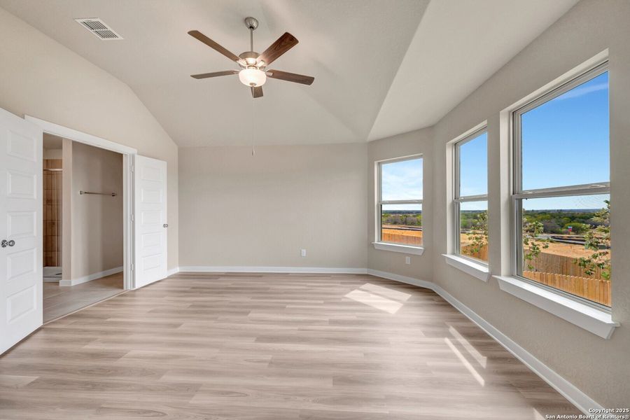 Spacious, unfurnished interior of a new home in Mesquite Ridge, San Antonio (Image 25).