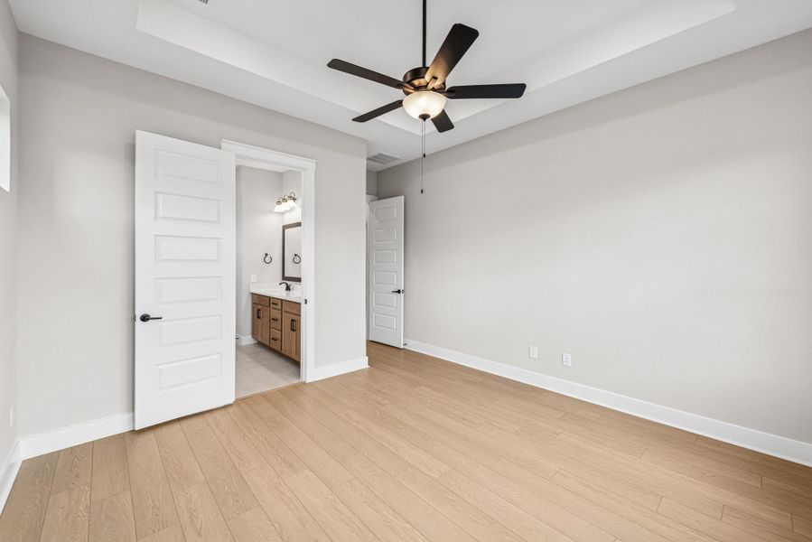 Spacious, unfurnished interior of a new home in The Highlands 40', Porter (Image 17).