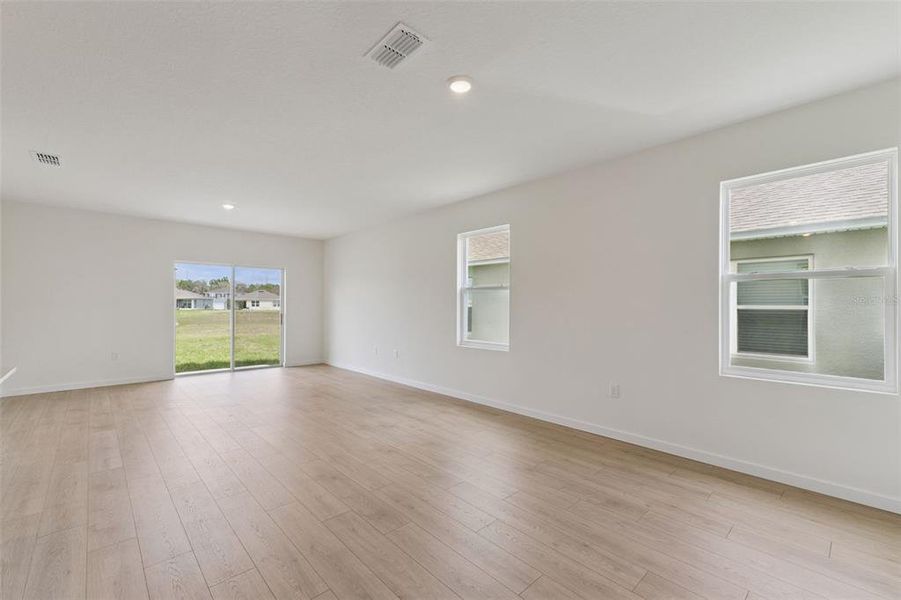 Spacious, unfurnished interior of a new home in Campbell Crossing, Port Orange (Image 14).