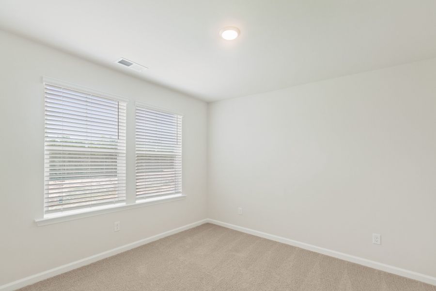 Spacious, unfurnished interior of a new home in Hitchcock Preserve, Aiken (Image 11).