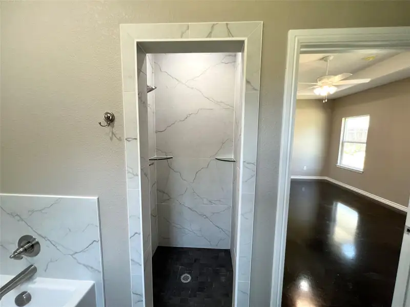 Furnished interior view inside a new home in , Lampasas (Image 9).