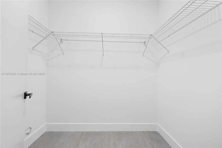 Spacious, unfurnished interior of a new home in , Miami (Image 55).