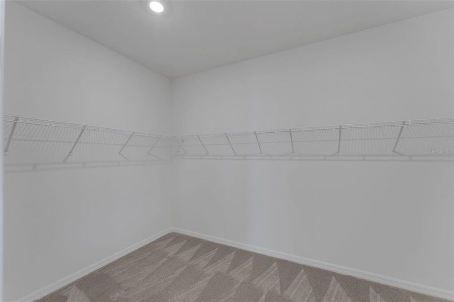 Spacious, unfurnished interior of a new home in Creekside Run at Babcock Ranch, Punta Gorda (Image 17). Spacious, unfurnished interior of a new home in Creekside Run at Babcock Ranch, Punta Gorda (Image 17).