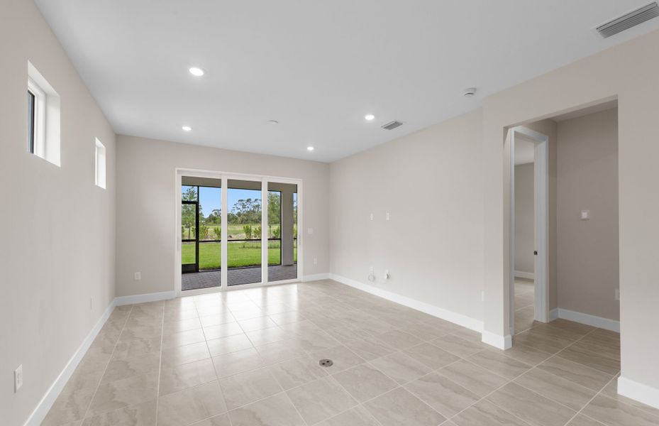 Spacious, unfurnished interior of a new home in Del Webb Oak Creek, North Fort Myers (Image 18).