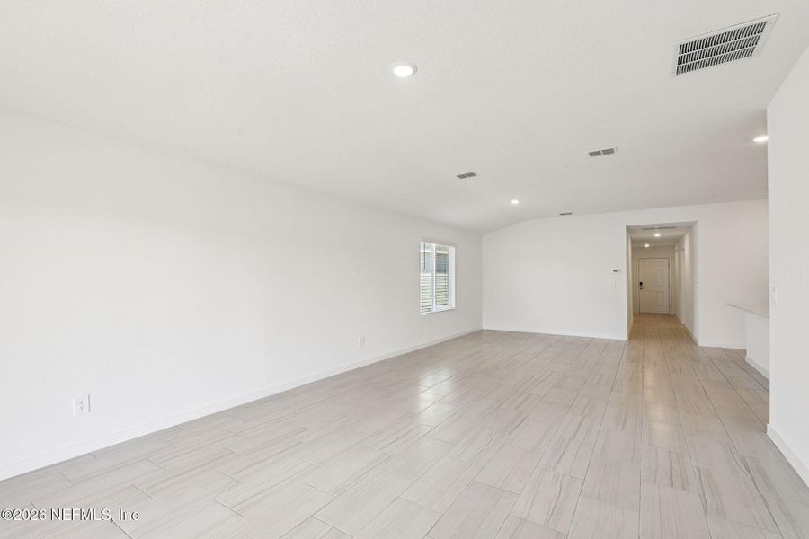 Spacious, unfurnished interior of a new home in Colbert Landings, Palm Coast (Image 18).