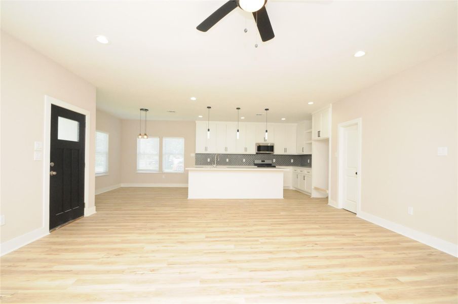 Spacious, unfurnished interior of a new home in , Houston (Image 19).