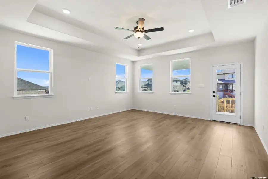 Spacious, unfurnished interior of a new home in Comanche Ridge, San Antonio (Image 32). Spacious, unfurnished interior of a new home in Comanche Ridge, San Antonio (Image 32).