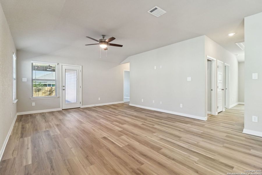 Spacious, unfurnished interior of a new home in Catalina, Converse (Image 46).