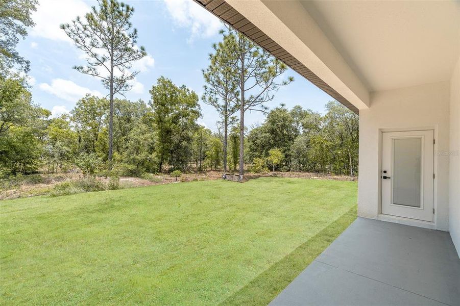 Exterior details and patio area of a home in , Citrus Springs (Image 4).