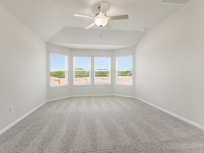 Spacious, unfurnished interior of a new home in Butler Farms - Reserve Collection, Liberty Hill (Image 8).