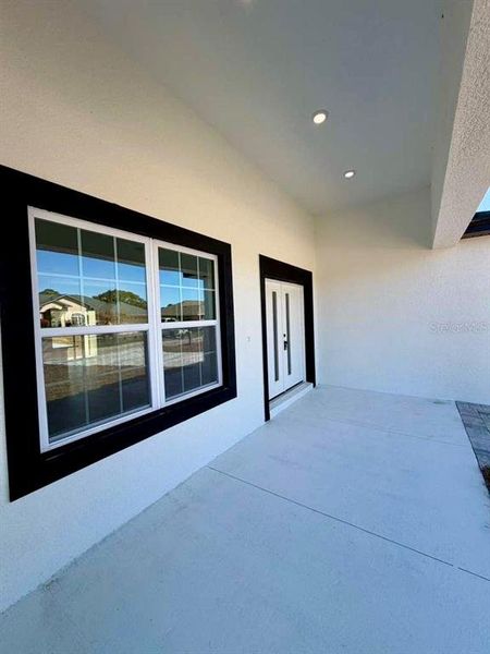 Exterior details and patio area of a home in , Sebring (Image 15).