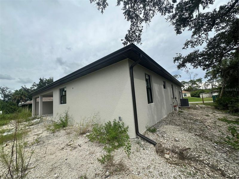 Exterior details and patio area of a home in , North Port (Image 4).
