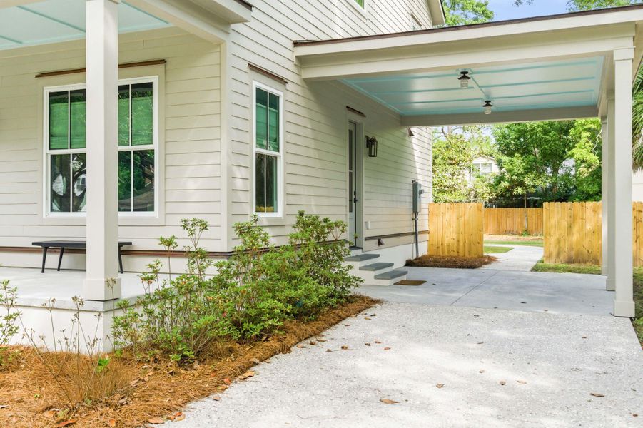 Exterior details and patio area of a home in , Charleston (Image 4).