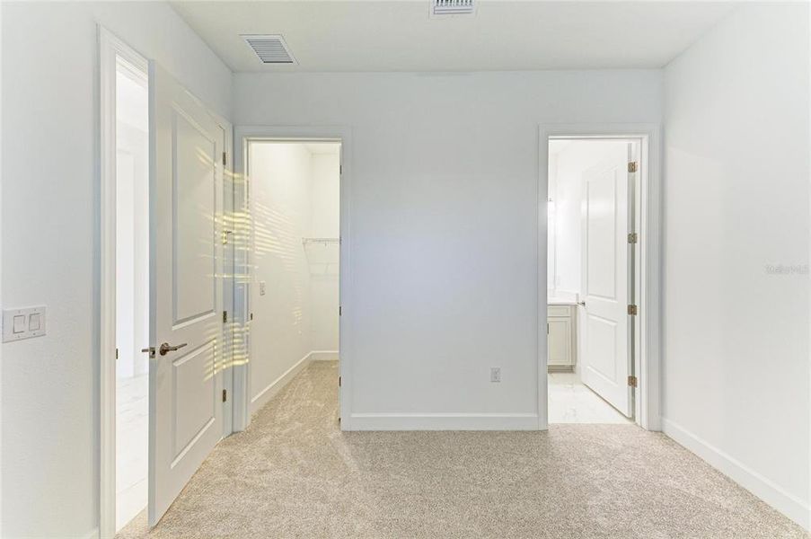 Spacious, unfurnished interior of a new home in Esplanade at Azario Lakewood Ranch, Lakewood Ranch (Image 53). Spacious, unfurnished interior of a new home in Esplanade at Azario Lakewood Ranch, Lakewood Ranch (Image 53).