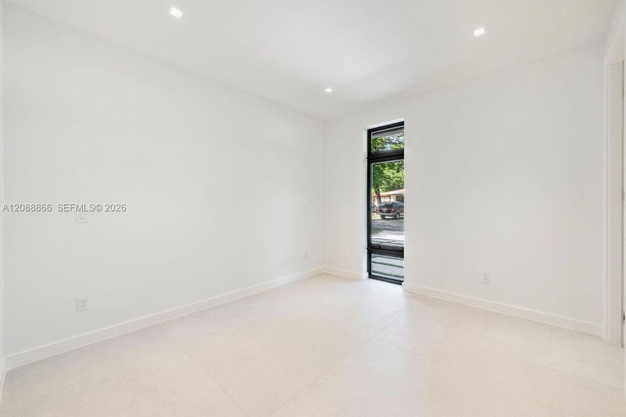 Spacious, unfurnished interior of a new home in , Miami (Image 19).