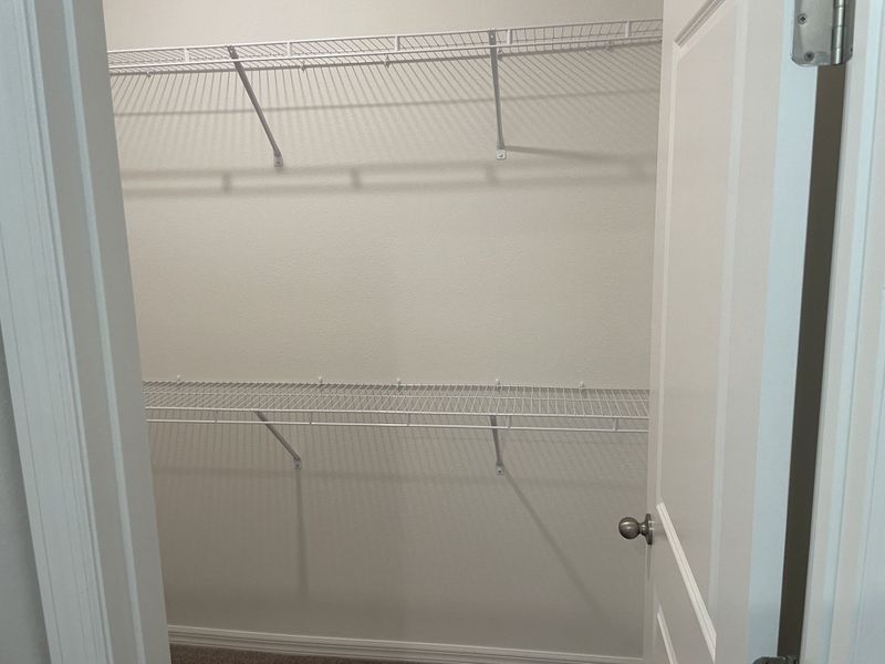 Spacious, unfurnished interior of a new home in Royal Highlands, Weeki Wachee (Image 14).