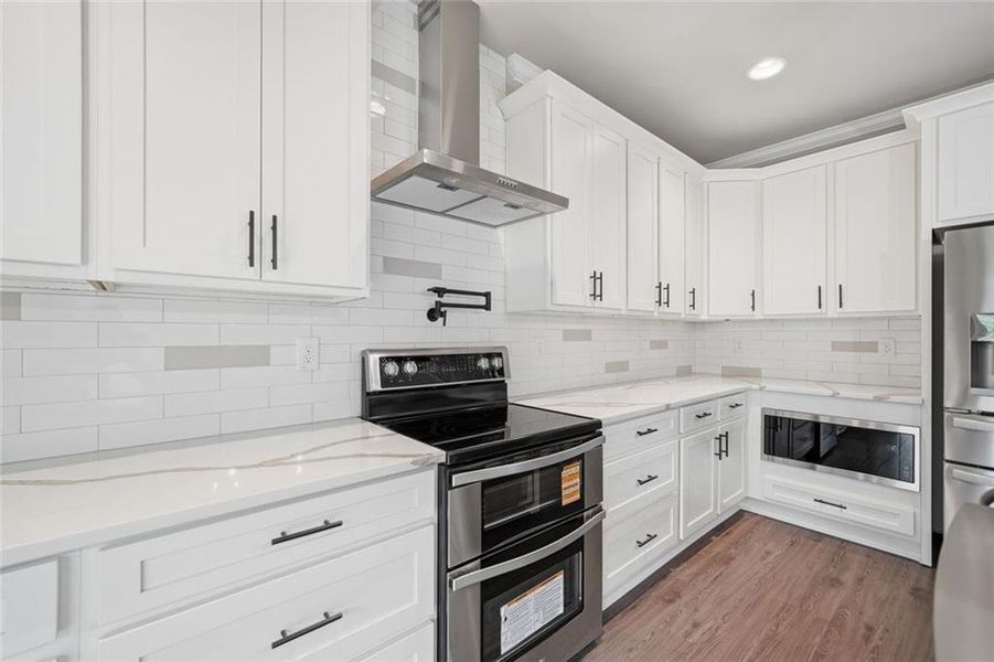 Furnished interior view inside a new home in , Dawsonville (Image 8).