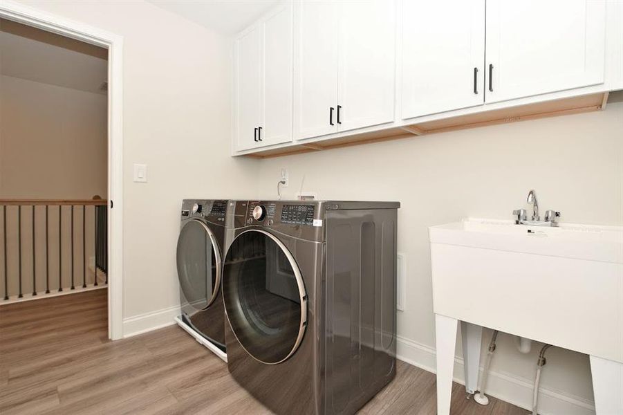 Furnished interior view inside a new home in , Dallas (Image 8).