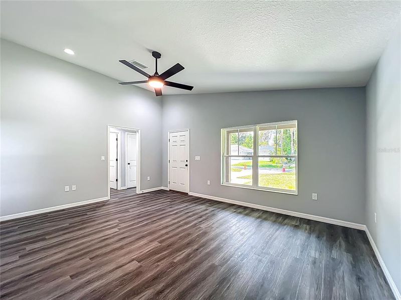 Spacious, unfurnished interior of a new home in , Lake Panasoffkee (Image 30).