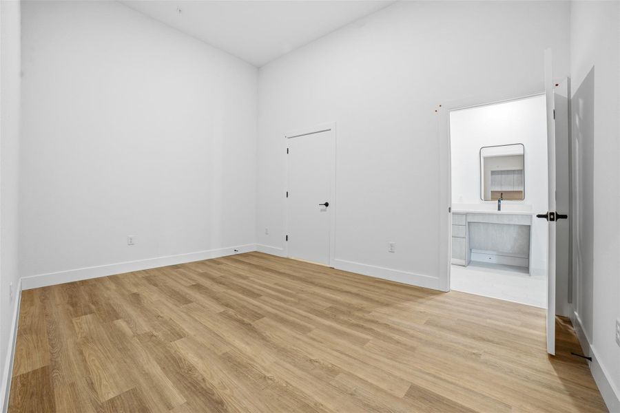 Spacious, unfurnished interior of a new home in Congress Lofts Saint Elmo, Austin (Image 8).