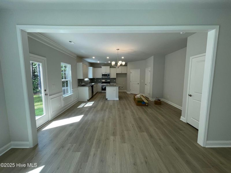 Spacious, unfurnished interior of a new home in Mill Creek Cove, Bolivia (Image 14).