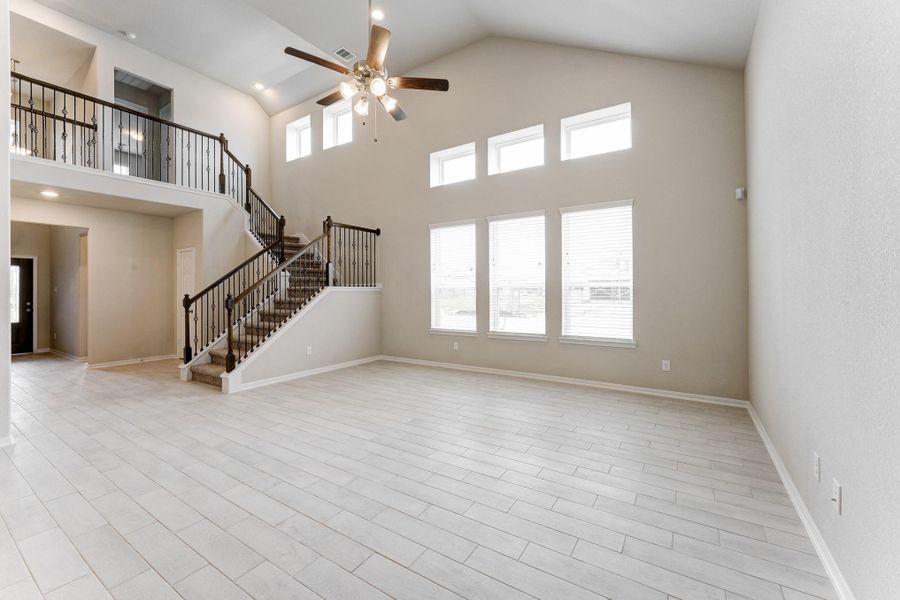 Spacious, unfurnished interior of a new home in Barton Creek Ranch, Conroe (Image 3). Spacious, unfurnished interior of a new home in Barton Creek Ranch, Conroe (Image 3).