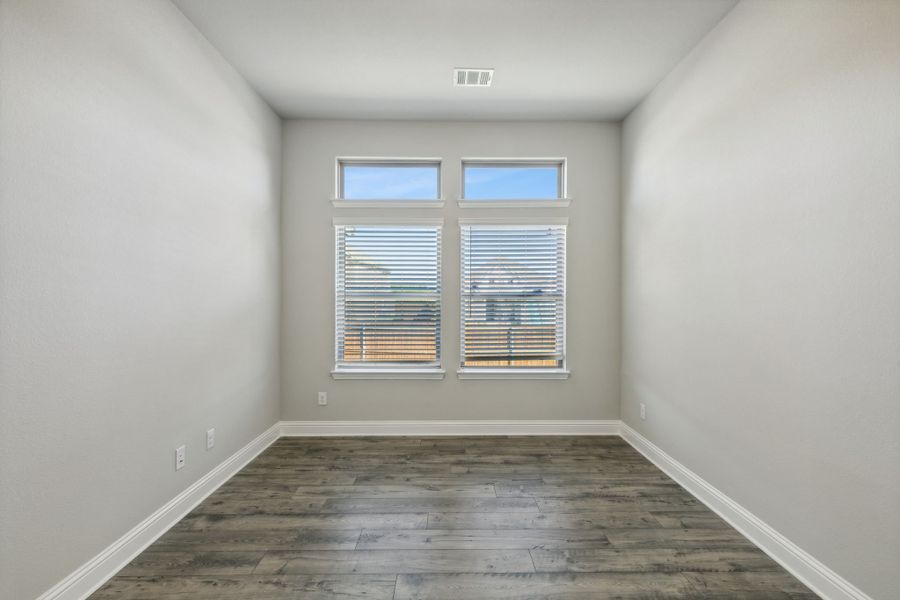 Spacious, unfurnished interior of a new home in Oaks of North Grove, Waxahachie (Image 16). Spacious, unfurnished interior of a new home in Oaks of North Grove, Waxahachie (Image 16).