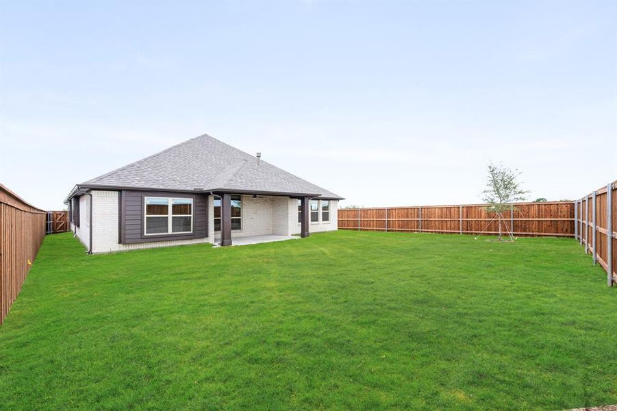 Exterior details and patio area of a home in Meraki, Forney (Image 4).
