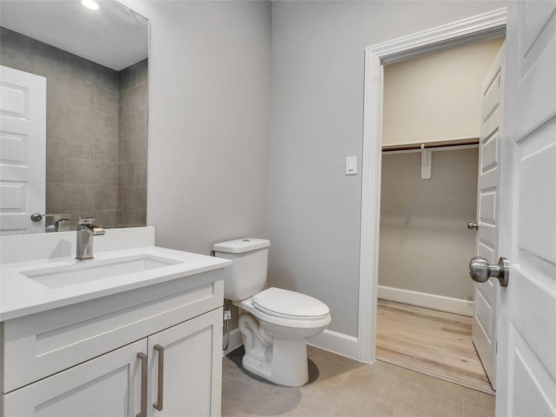 Guest Bath - Third Floor