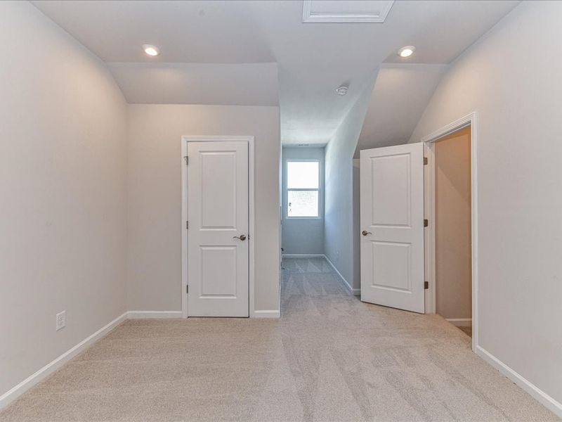 Spacious, unfurnished interior of a new home in Southmont, Charlotte (Image 24).