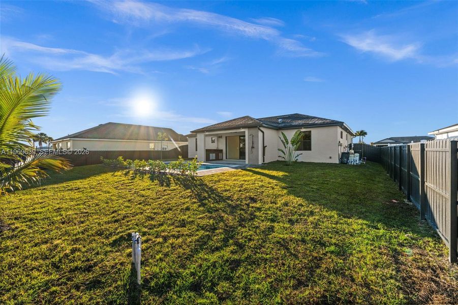 Exterior details and patio area of a home in , Cape Coral (Image 28).