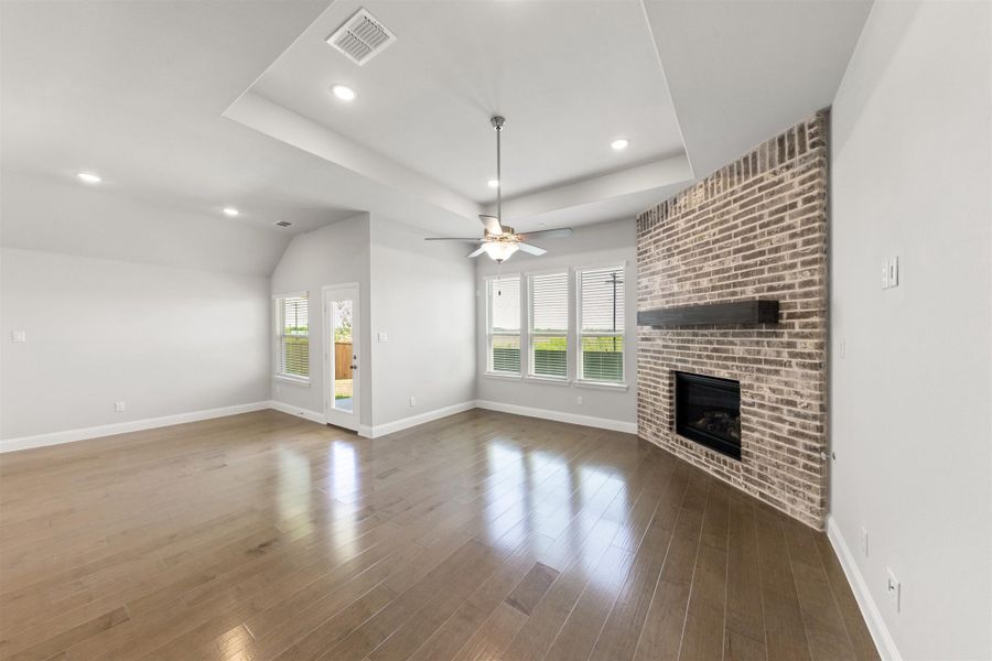 Spacious, unfurnished interior of a new home in Keeneland, Aubrey (Image 20).